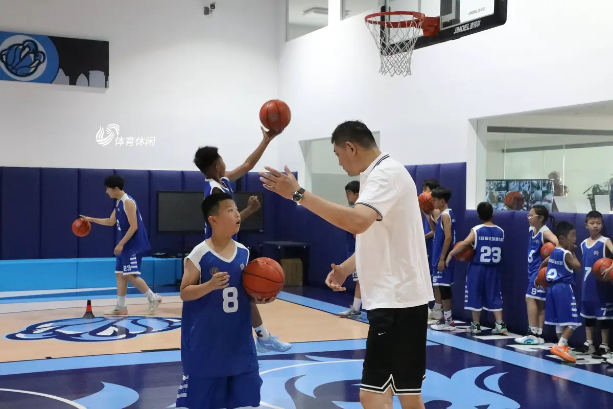 青少年在篮球夏令营中能学到什么？